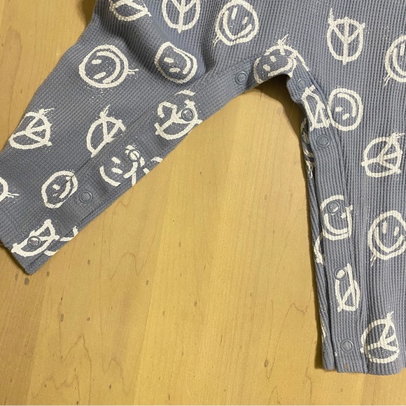 Cat & Jack Unisex Blue Peace Romper - Size 2T - Picture 4 of 5